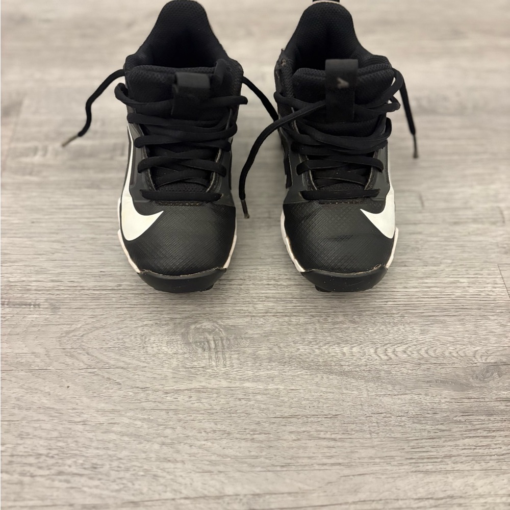 Nike Kids Black and White Fast Flex Sports Cleats